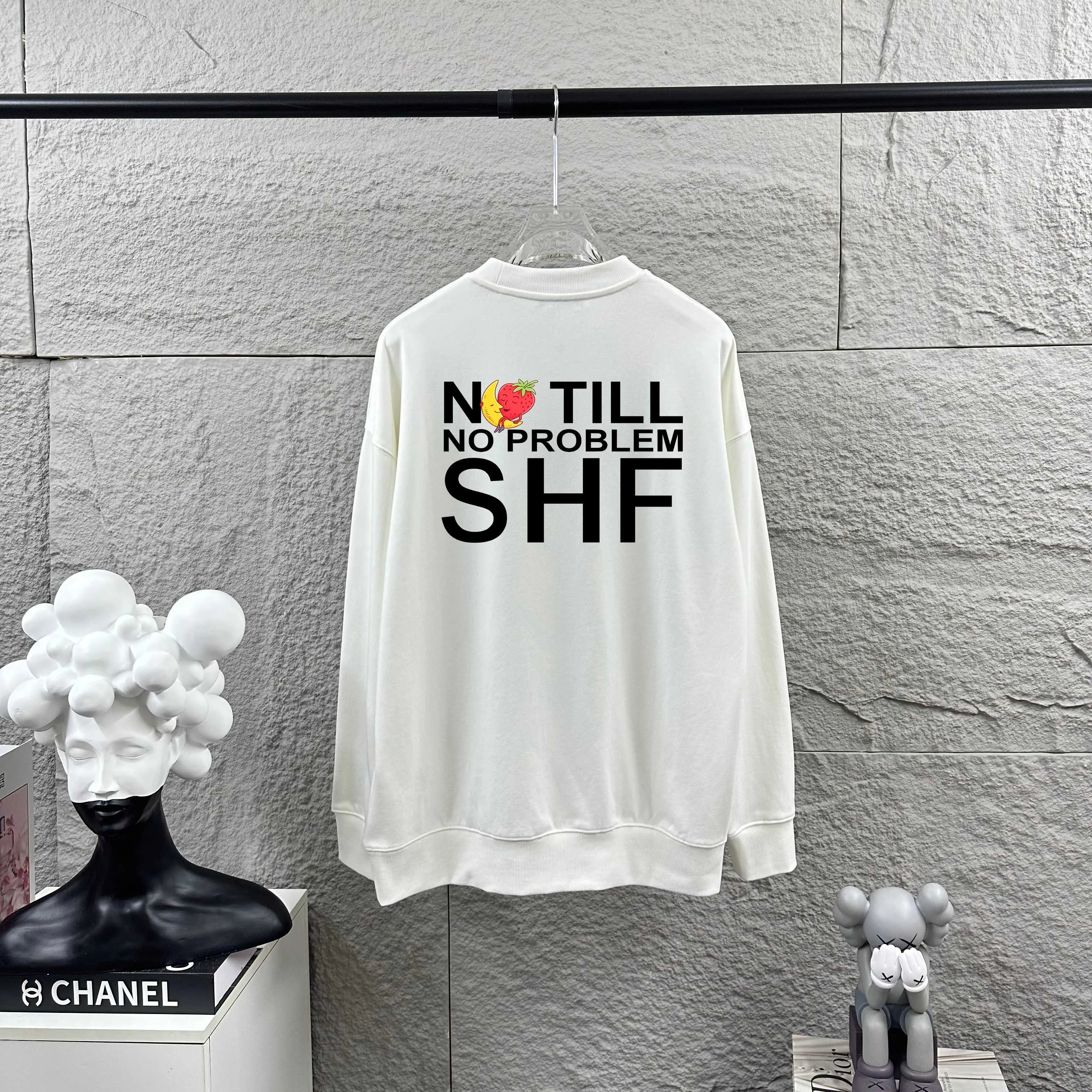 On*running* Early Autumn and Winter New Arrival Classic letter totem heat transfer process Customized terry fabric Long-sleeved round neck sweatshirt Men and women Same Style Color: Black White Size: S (90-130 pounds) M (120-150 pounds) L (140-165 pounds) XL (160-180 pounds) XXL (180 pounds)